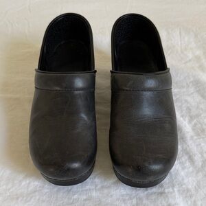 Dansko Professional / XP 2.0 Black Leather Clogs Size 38 Women’s Work Shoes